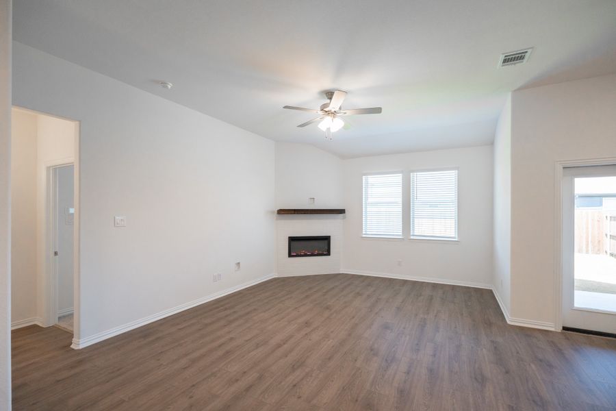 Spacious, unfurnished interior of a new home in Stark Farms, Denton (Image 22). Spacious, unfurnished interior of a new home in Stark Farms, Denton (Image 22).