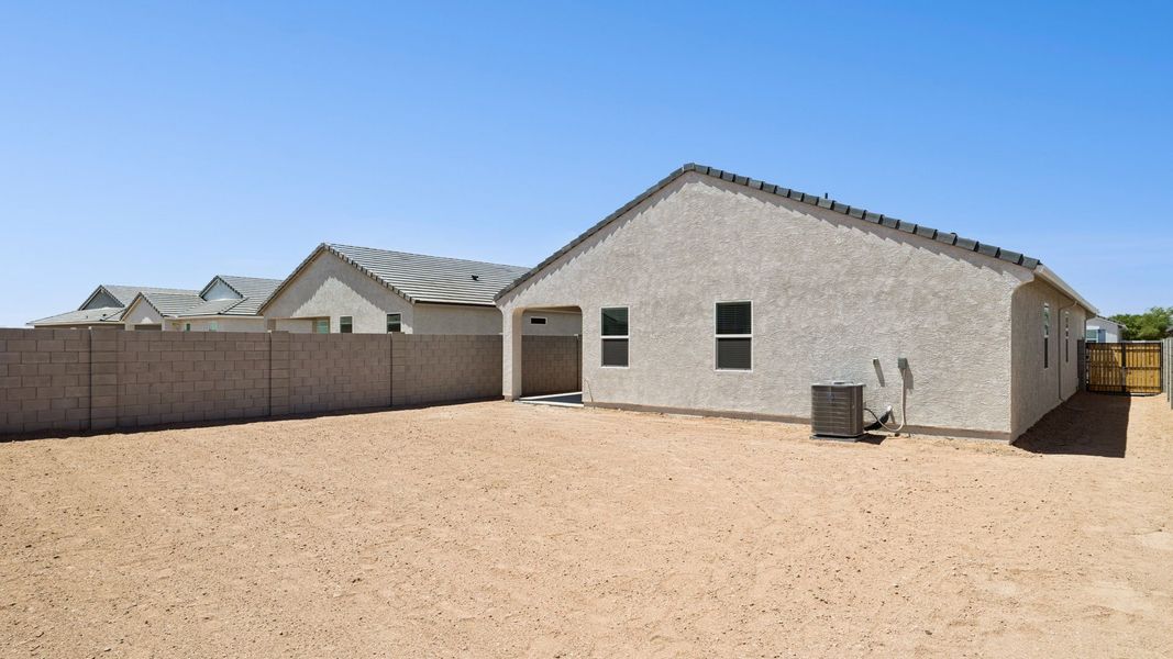 Representative exterior details of a home built from the Lakeway by D.R. Horton in Heartland Ranch, Coolidge (Image 4).