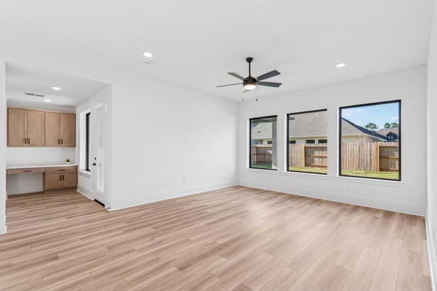 Spacious, unfurnished interior of a new home in The Meadows at Imperial Oaks, Conroe (Image 24).