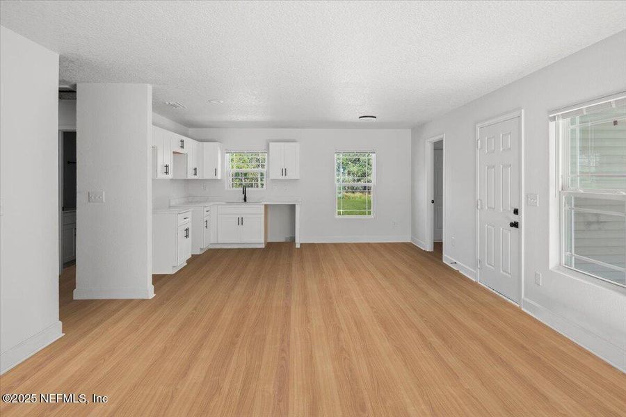 Spacious, unfurnished interior of a new home in , Keystone Heights (Image 8).