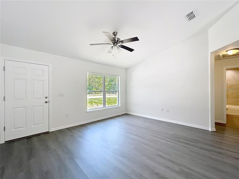 Spacious, unfurnished interior of a new home in , Dunnellon (Image 32).