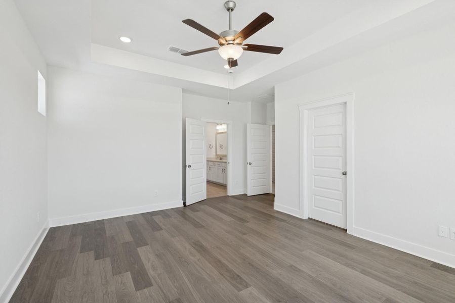 Spacious, unfurnished interior of a new home in , Katy (Image 31).