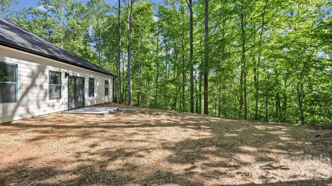 Exterior details and patio area of a home in , Dallas (Image 4).