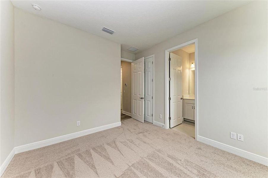 Spacious, unfurnished interior of a new home in Mirada, San Antonio (Image 30).