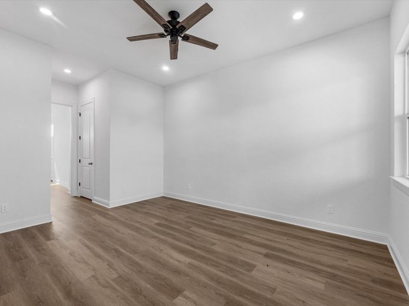 Spacious, unfurnished interior of a new home in , Galveston (Image 21).