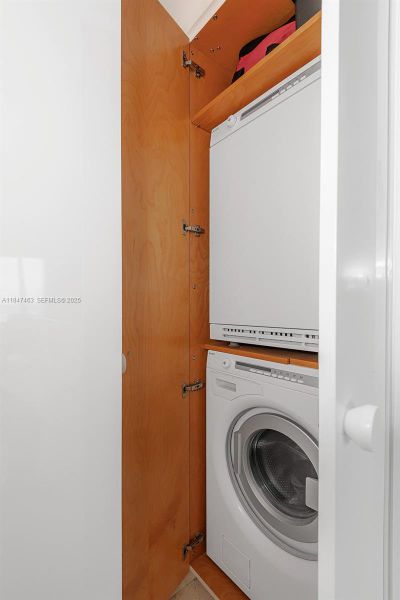 Close-up of interior finishes inside a home in , Hallandale Beach (Image 19).