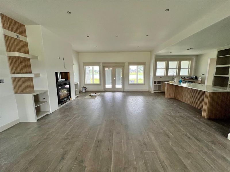 Spacious, unfurnished interior of a new home in , Angleton (Image 15).