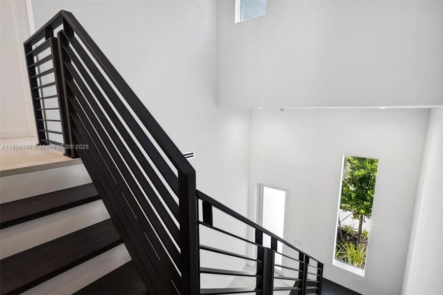 Spacious, unfurnished interior of a new home in , Pompano Beach (Image 41).