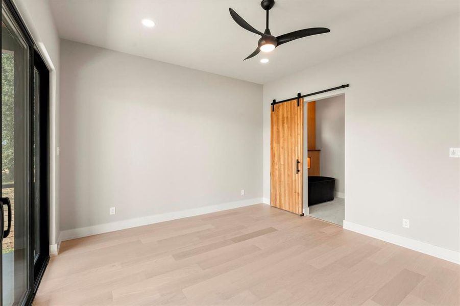 Spacious, unfurnished interior of a new home in , Tool (Image 19).