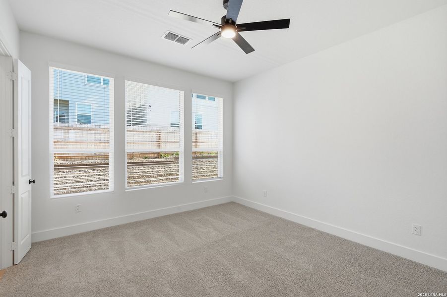 Spacious, unfurnished interior of a new home in Rose Hill, San Antonio (Image 35).