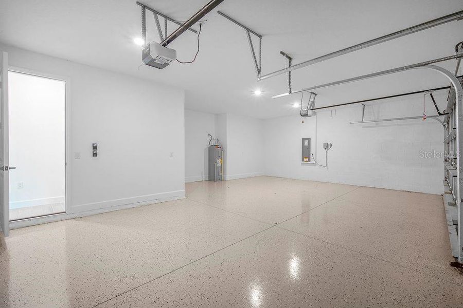 Spacious, unfurnished interior of a new home in Timber Ridge, Plant City (Image 15).