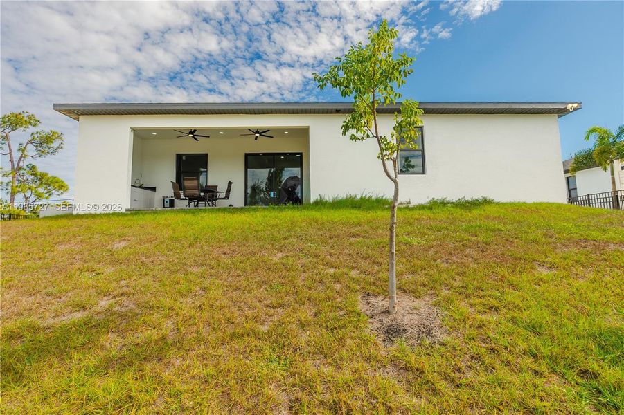 Exterior details and patio area of a home in , Cape Coral (Image 29).