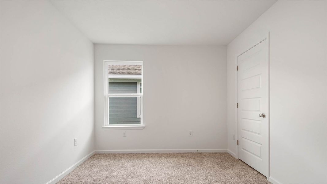 Spacious, unfurnished interior of a new home in Sunny Hills, Chipley (Image 24).