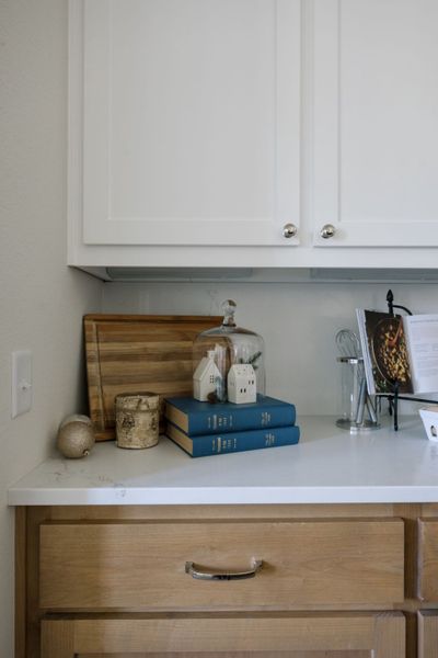 Representative interior finishes for a home built from the The Ellen II by Reece Homes in Pebble Creek, College Station (Image 21).