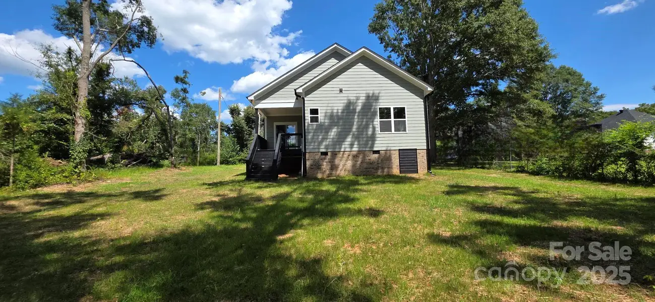 Exterior details and patio area of a home in , Gastonia (Image 4).