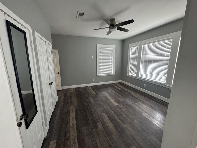 Spacious, unfurnished interior of a new home in , Paris (Image 19).