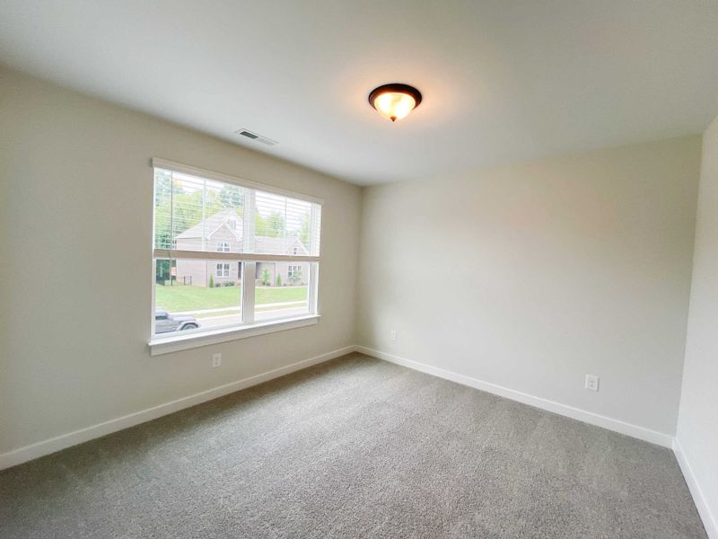 Spacious, unfurnished interior of a new home in Saundersville Station, Hendersonville (Image 9).