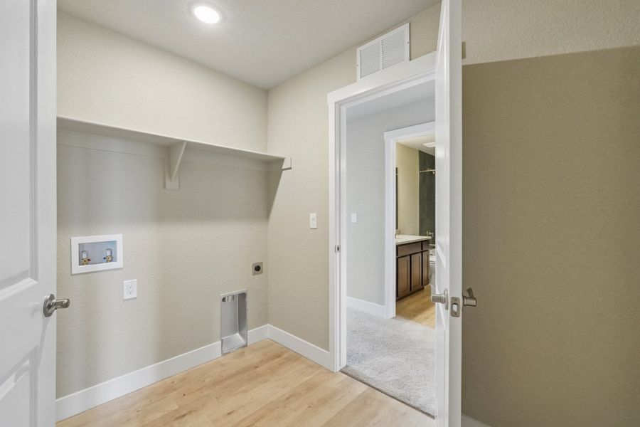 Spacious, unfurnished interior of a new home in The Trails at Aspen Ridge, Colorado Springs (Image 38).