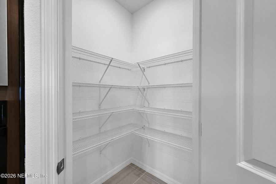 Spacious, unfurnished interior of a new home in Hyland Trail, Green Cove Springs (Image 20).