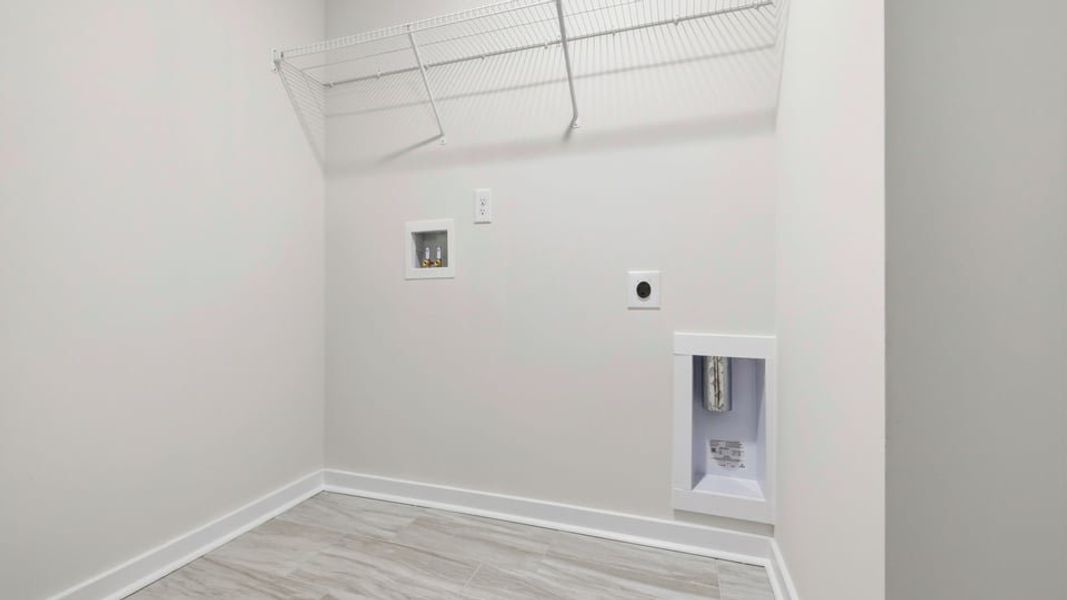 Spacious, unfurnished interior of a new home in Cottonwood Ridge, Piedmont (Image 38).