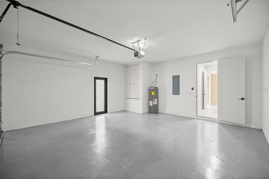 Spacious, unfurnished interior of a new home in , Dunnellon (Image 14).