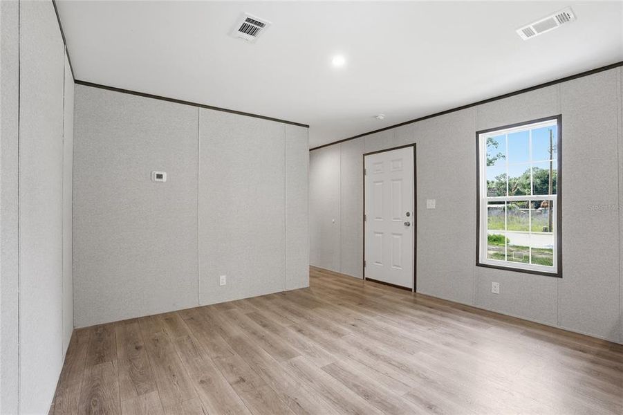 Spacious, unfurnished interior of a new home in , Ocala (Image 17).