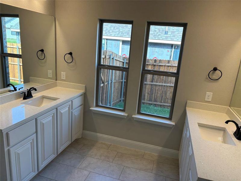 Furnished interior view inside a new home in , Waxahachie (Image 5).
