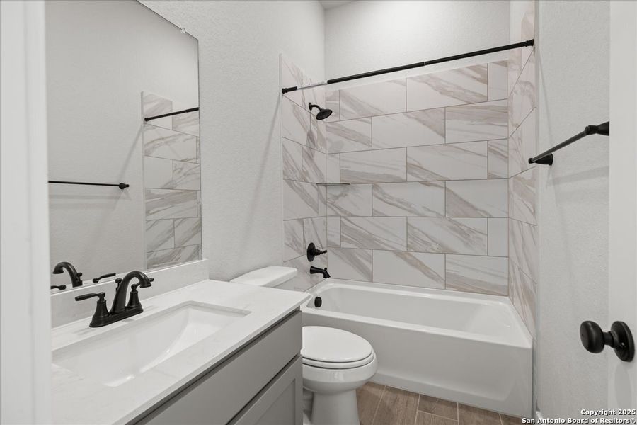 Furnished interior view inside a new home in Meyer Ranch, New Braunfels (Image 9).