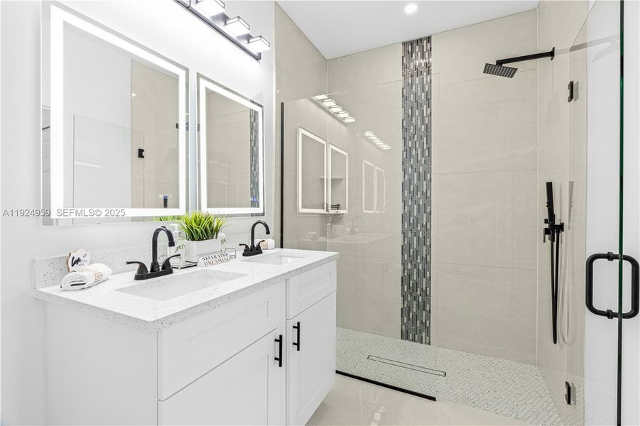 Furnished interior view inside a new home in , Lehigh Acres (Image 6).