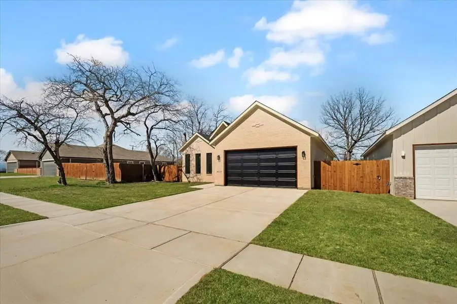 Front exterior of a new home in , Fort Worth, TX, highlighting curb appeal (Image 20).