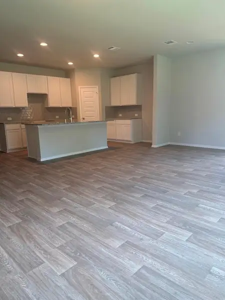Spacious, unfurnished interior of a new home in Sorella, Tomball (Image 22).