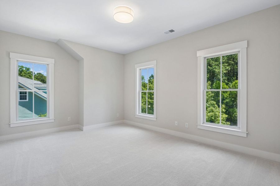 Spacious, unfurnished interior of a new home in , Charleston (Image 25).