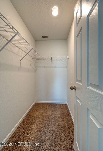 Spacious, unfurnished interior of a new home in , Middleburg (Image 15).