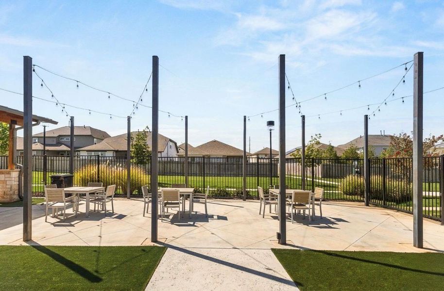 Community amenities in , Buda (Image 34).