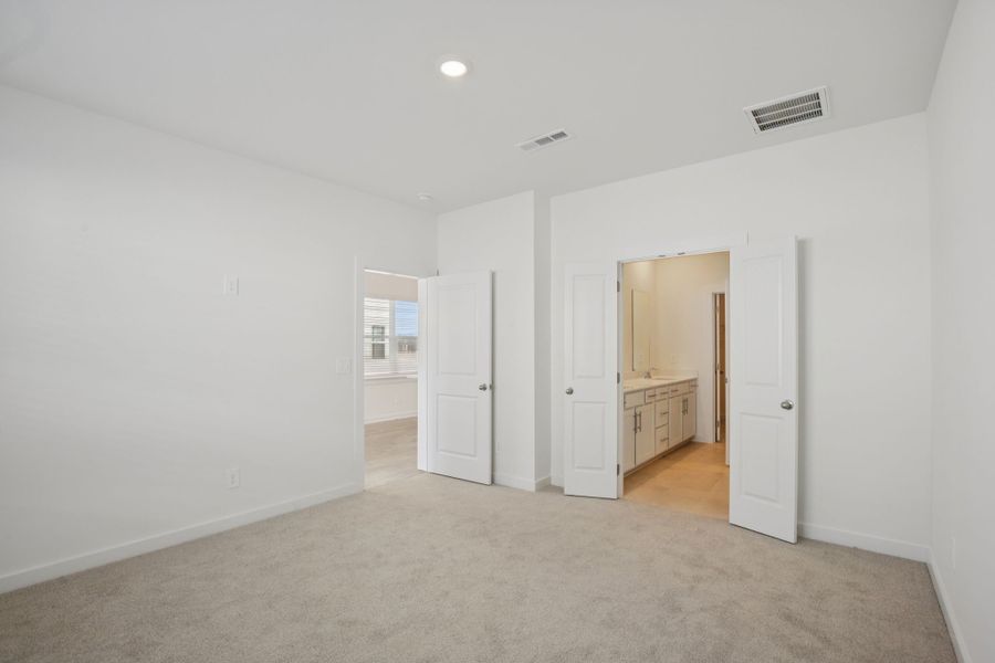 Spacious, unfurnished interior of a new home in Greystone - Vista Townhomes, Smyrna (Image 11).