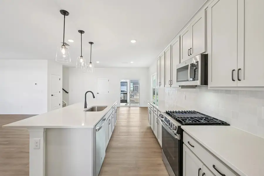 Representative images and renderings are for illustrative purposes. Actual structural options and design finishes of home may vary. Representative images and renderings are for illustrative purposes. Actual structural options and design finishes of home may vary.
