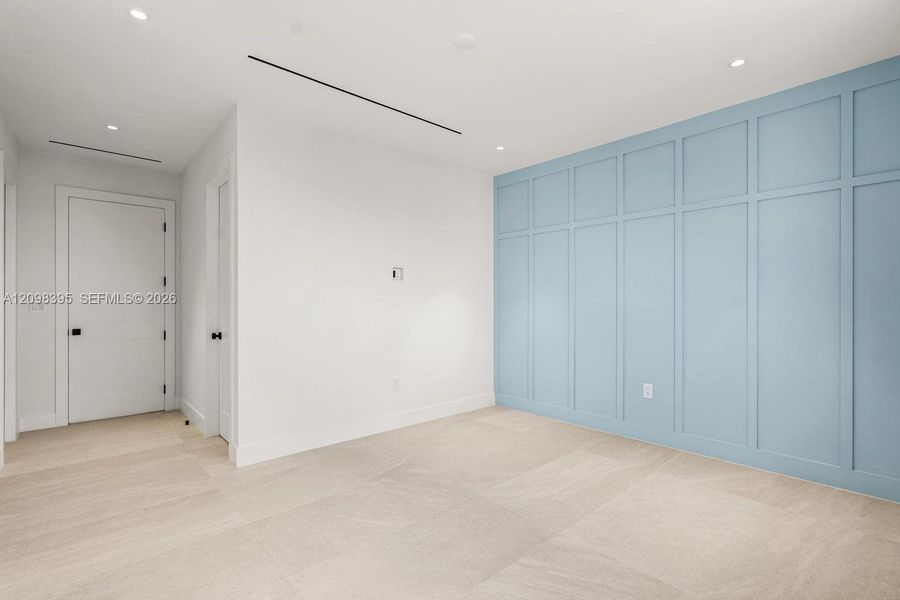 Spacious, unfurnished interior of a new home in , Key Largo (Image 55).