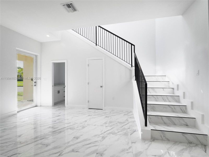 Spacious, unfurnished interior of a new home in , Port St. Lucie (Image 26).