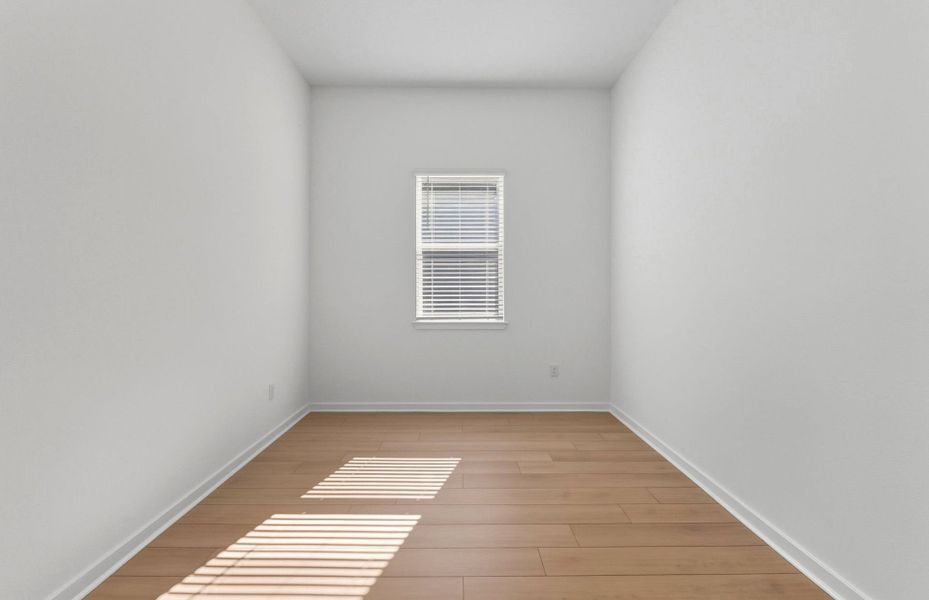 Spacious, unfurnished interior of a new home in Del Webb River Reserve, Spring Hill (Image 12).