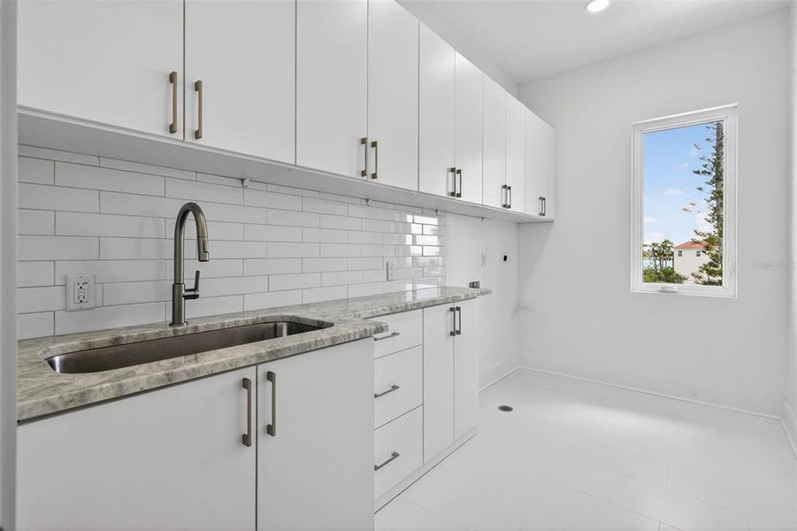Furnished interior view inside a new home in , Treasure Island (Image 52).