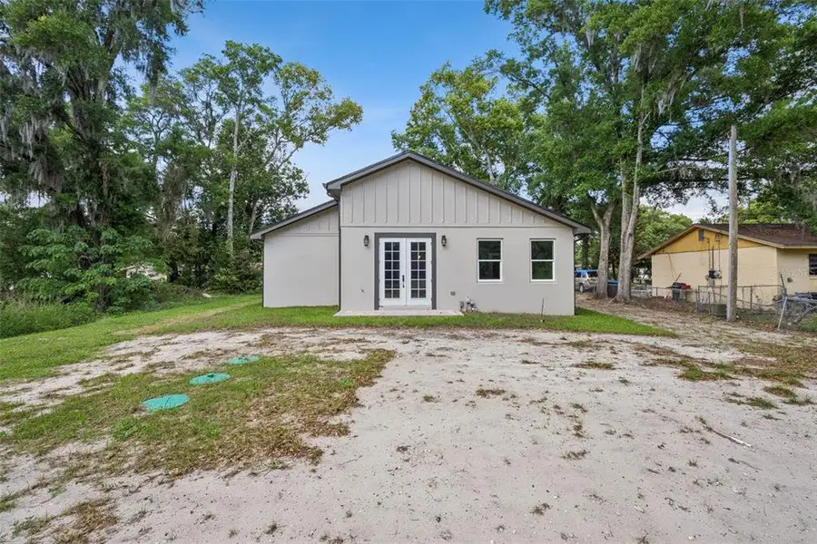 Exterior details and patio area of a home in , Apopka (Image 4).