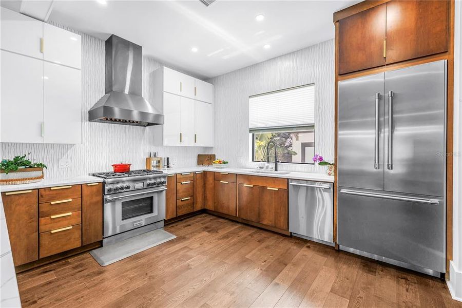 Furnished interior view inside a new home in , St. Petersburg (Image 66).