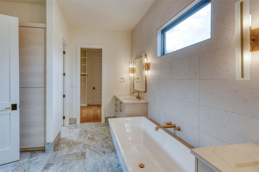 Furnished interior view inside a new home in , Horseshoe Bay (Image 16).