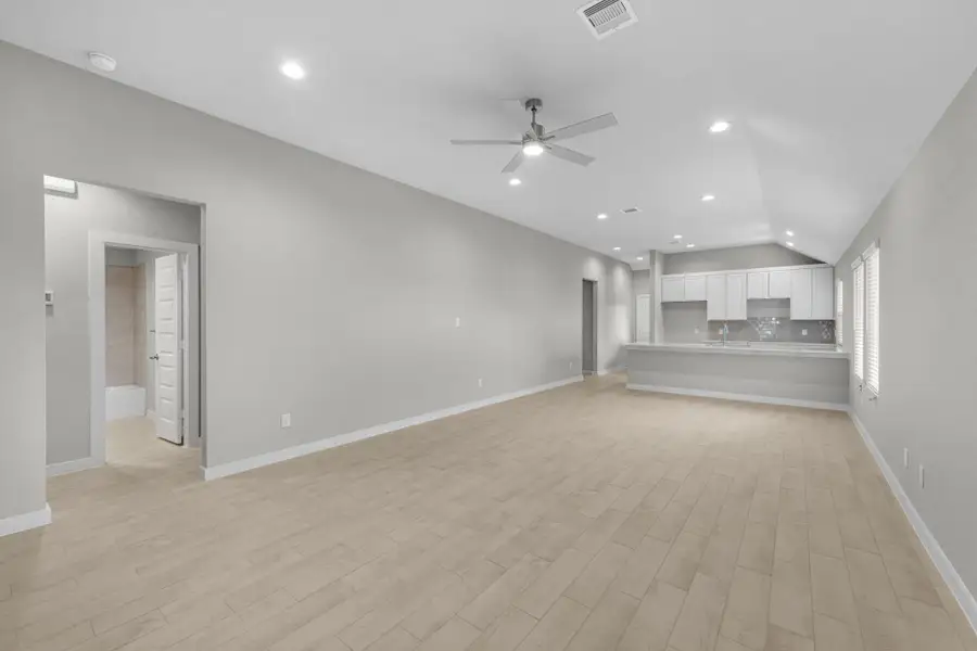 Spacious, unfurnished interior of a new home in Grand Oaks Village, Houston (Image 16).