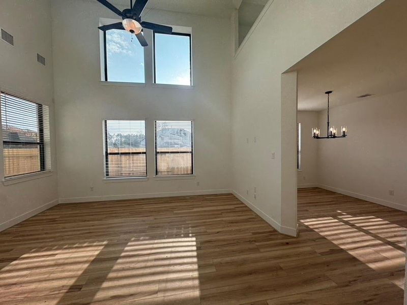 Spacious, unfurnished interior of a new home in Evergreen, Conroe (Image 10).