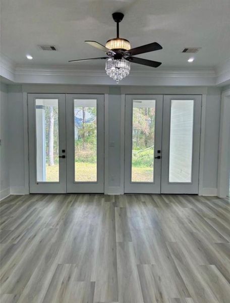 Spacious, unfurnished interior of a new home in , Conroe (Image 21).