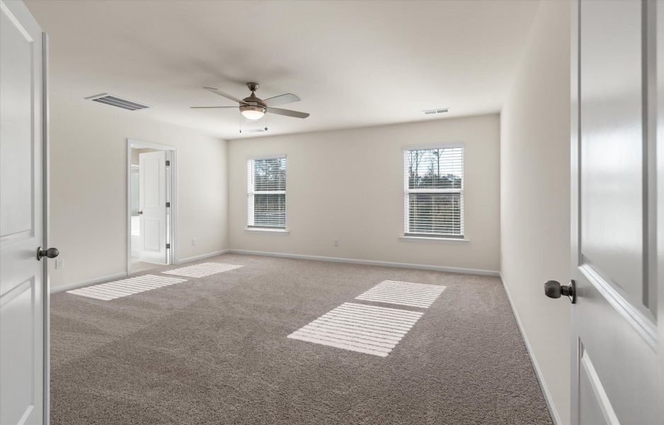 Spacious, unfurnished interior of a new home in Parker's Preserve, Ridgeville (Image 15).