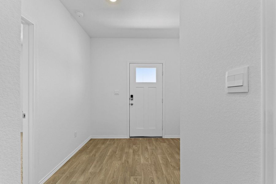 Spacious, unfurnished interior of a new home in Valverde, Bastrop (Image 18).