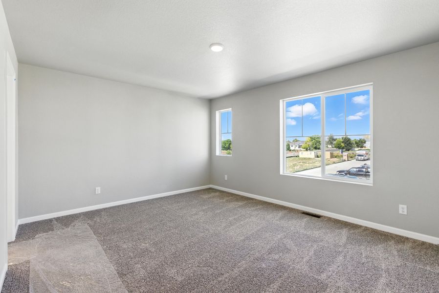 Spacious, unfurnished interior of a new home in Pintail Commons at Johnstown Village, Johnstown (Image 10).