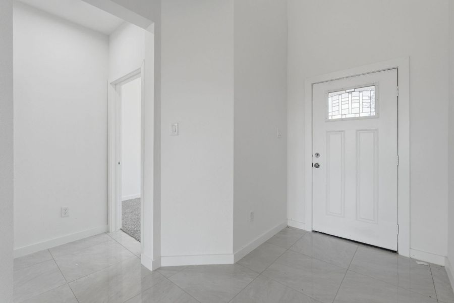 Spacious, unfurnished interior of a new home in , Conroe (Image 30).